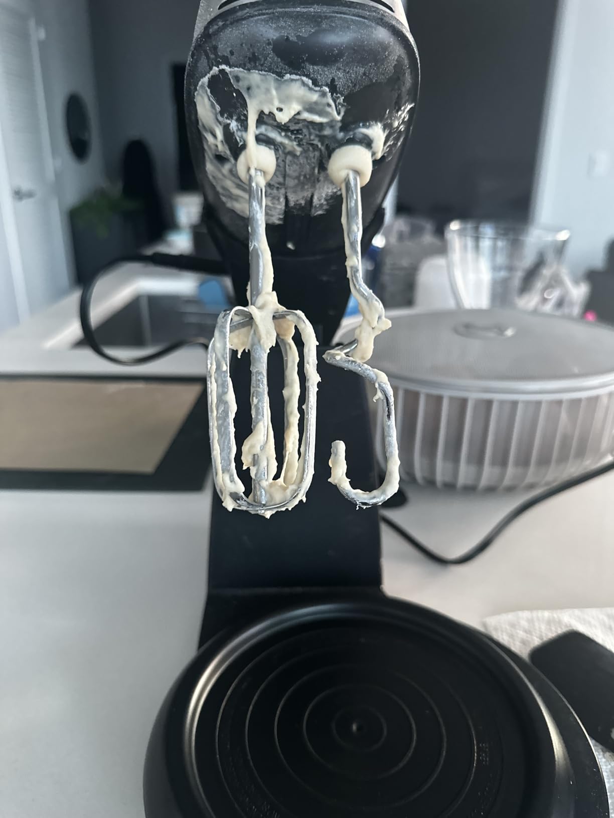 Hamilton Beach Classic Stand and Hand Mixer, 4 Quarts, 6 Speeds with QuickBurst, Bowl Rest, 290 Watts Peak Power, Black and Stainless customer photo 1