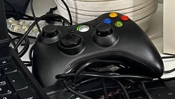 VOYEE PC Controller, Wired Compatible with Xbox 360 & Slim/Windows 10/8/7 customer photo 1