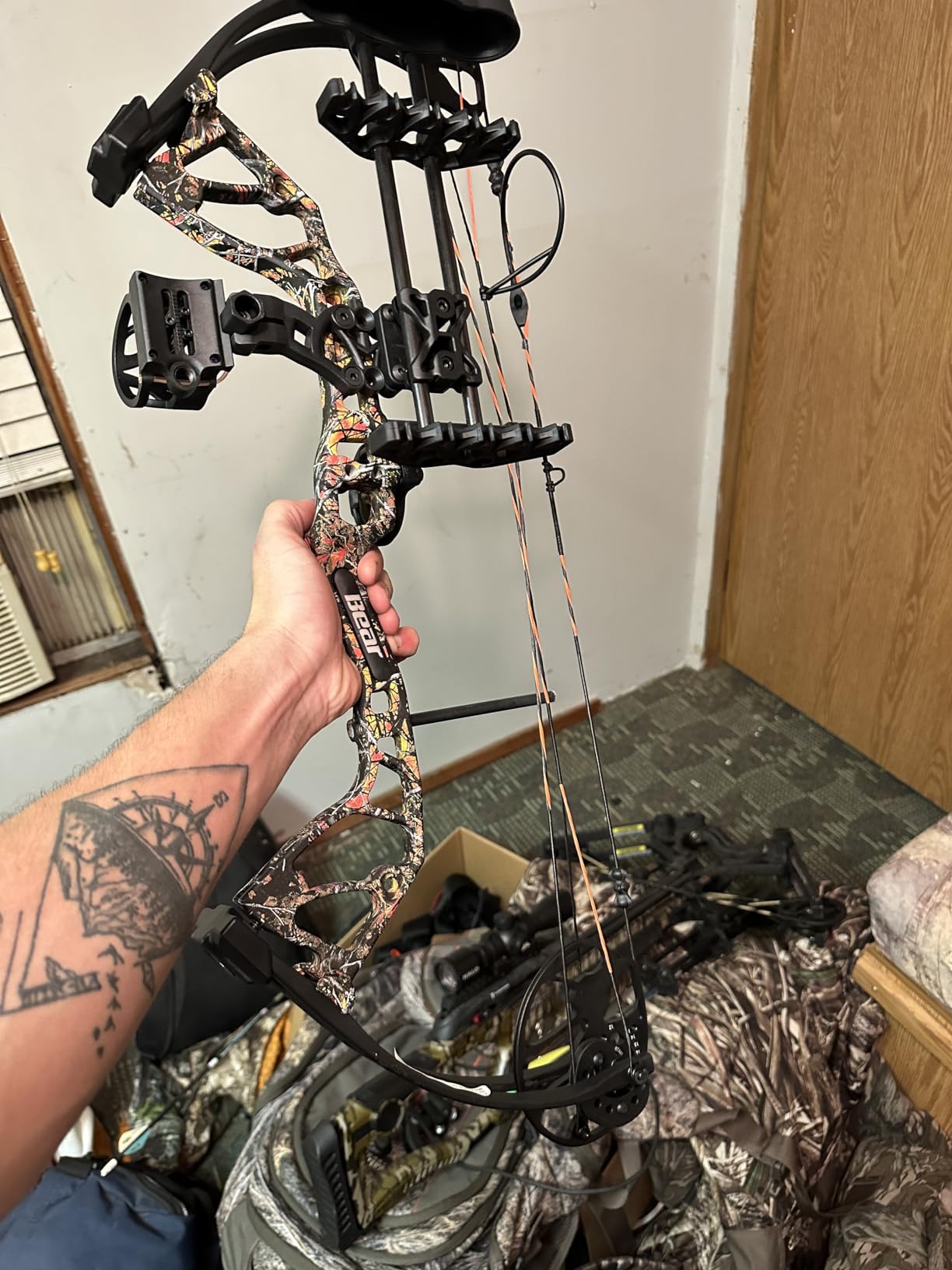 Bear Archery Royale Ready to Hunt Compound Bow Archery Set with Archery Accessories for Adults and Youths, 12”- 27” Draw Length, 5-50 Lbs Draw Weight, Up to 290 FPS customer photo 2