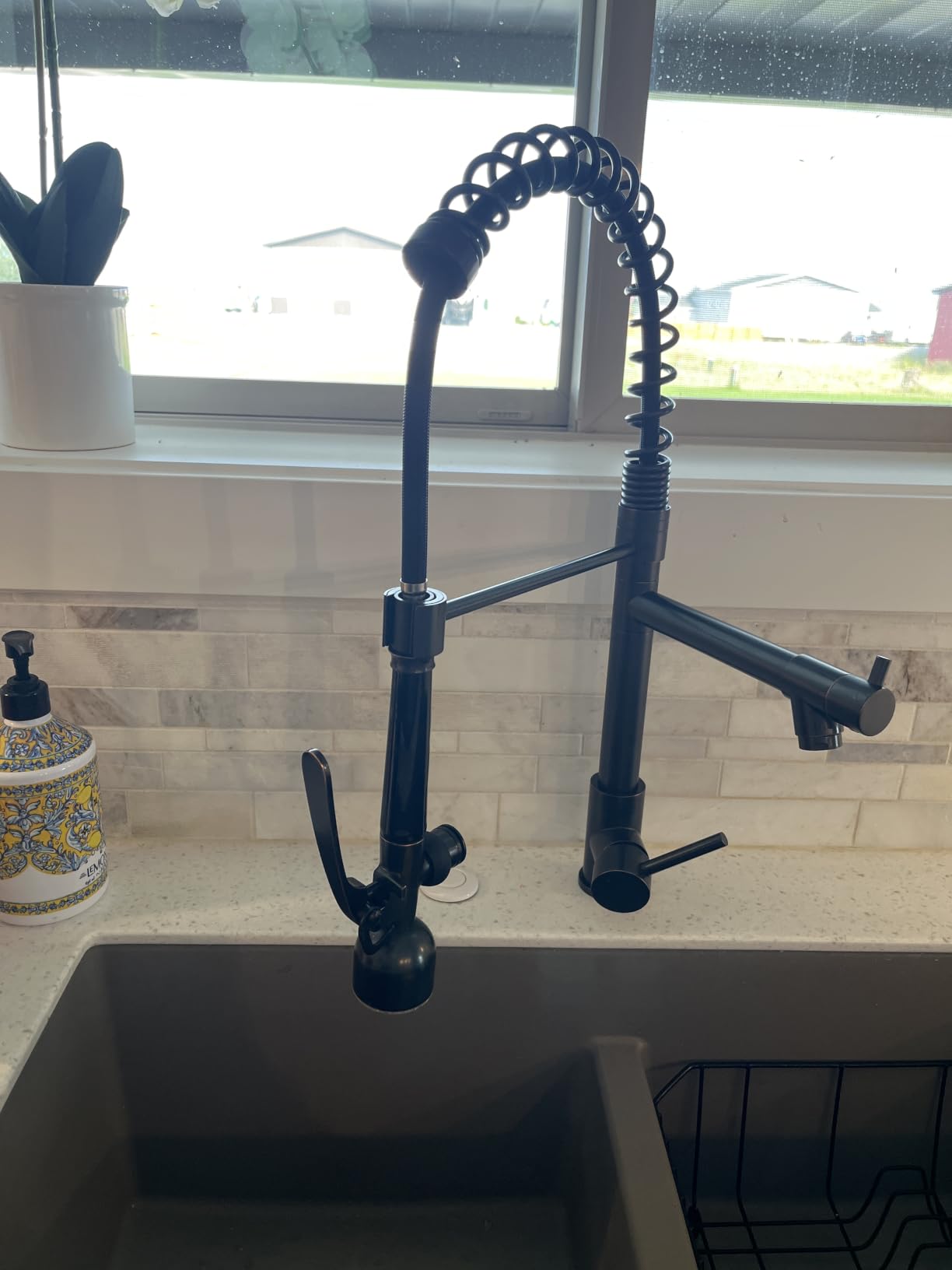 Fapully Black Kitchen Faucet,Commercial Pull Down Kitchen Sink Faucet customer photo 1