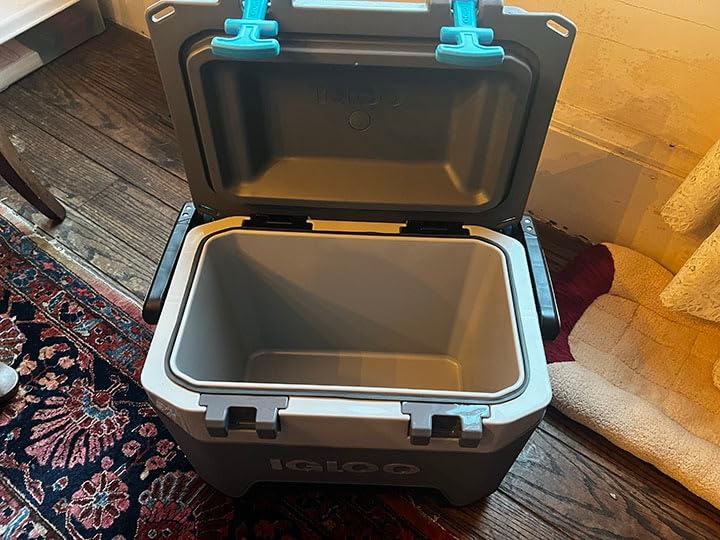 Igloo BMX Cooler | Insulated Hard Shell Ice Chest customer photo 1