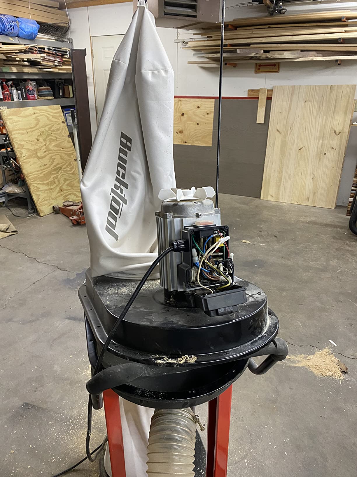 BUCKTOOL 750 CFM Auto-Start Dust Collector,1.2HP 13-Gallon Capacity customer photo 2