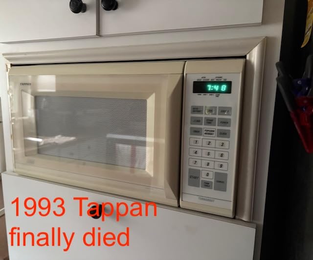 TOSHIBA Countertop Microwave Oven with Inverter Technology, 1.6 Cu.Ft customer photo 1
