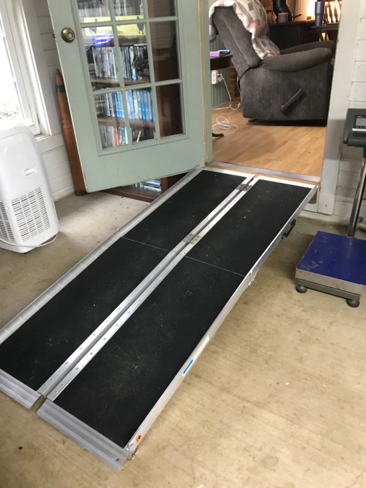 4FT Portable Wheelchair Ramp for Home Steps, Threshold Ramps for Doorways | 800 Lbs Capacity, Non-Slip Surface, Aluminum, Folding, with Handle, for Entry Curbs, for Mobility Scooters Power Wheelchair customer photo 1