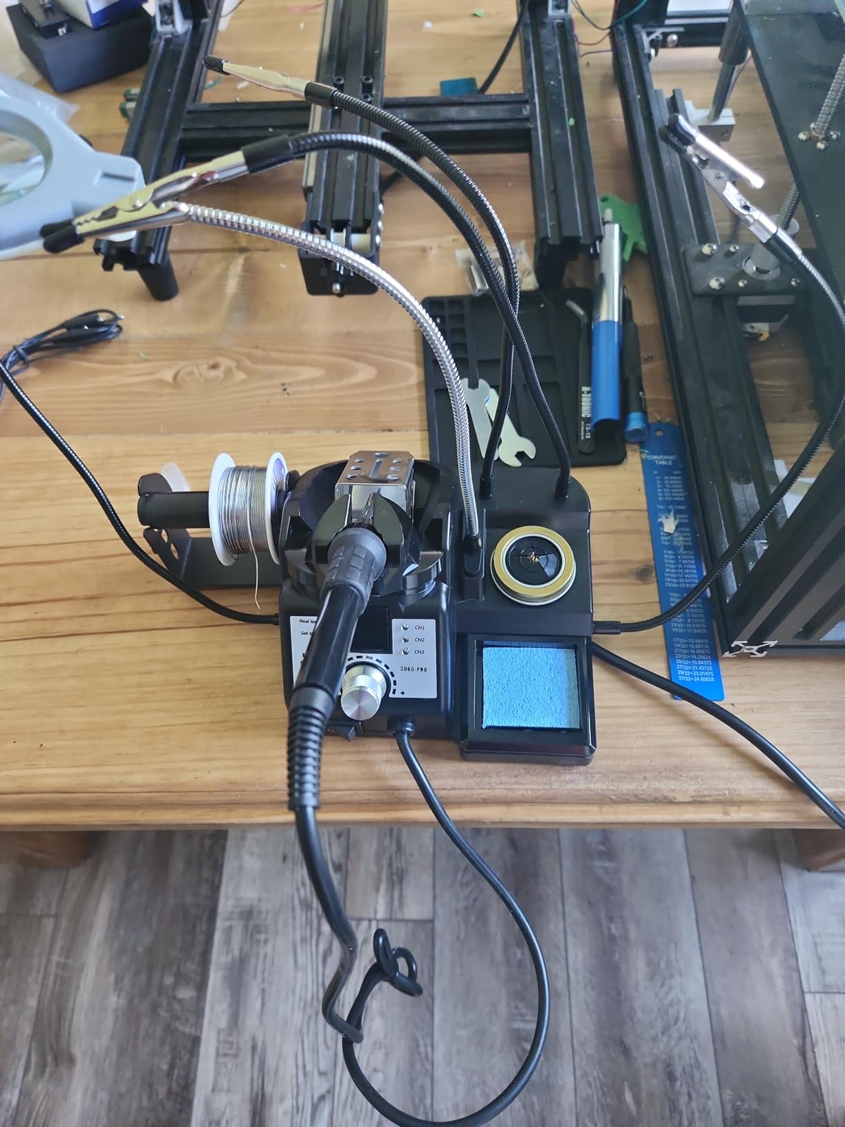 X-Tronic 3060-PRO • 75W Soldering Iron Station Kit • 5 Extra Tips • Mini Mag Lamp • 4 Helping Hands • Solder Sucker • Tweezers • 50g Solder • Brass Sponge w/Flux • Sleep Func, °C/°F, 3 Temp Presets! customer photo 1