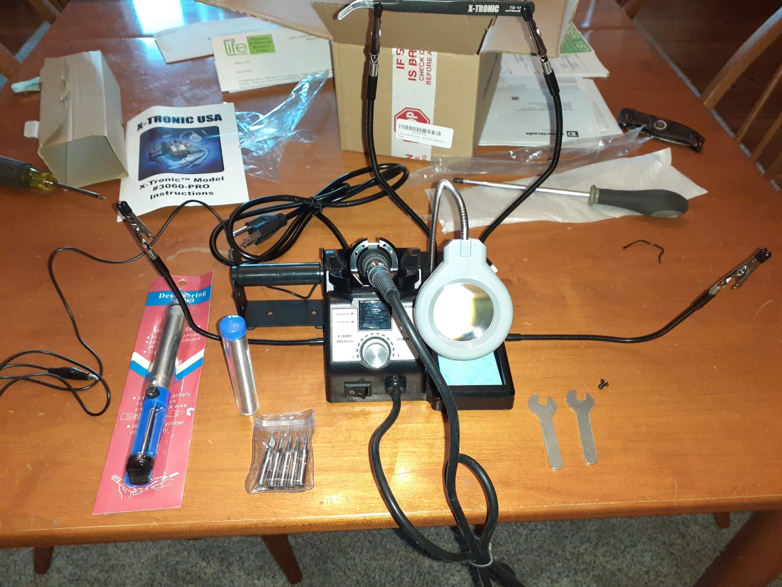 X-Tronic 3060-PRO • 75W Soldering Iron Station Kit • 5 Extra Tips • Mini Mag Lamp • 4 Helping Hands • Solder Sucker • Tweezers • 50g Solder • Brass Sponge w/Flux • Sleep Func, °C/°F, 3 Temp Presets! customer photo 2