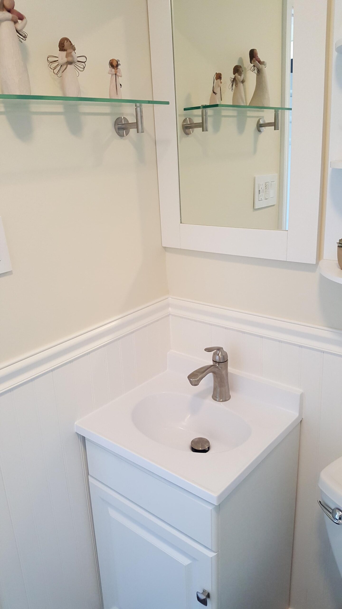Design House 597112 Wyndham 18 Inch Unassembled 1-Door Bathroom Vanity without Top, White customer photo 1