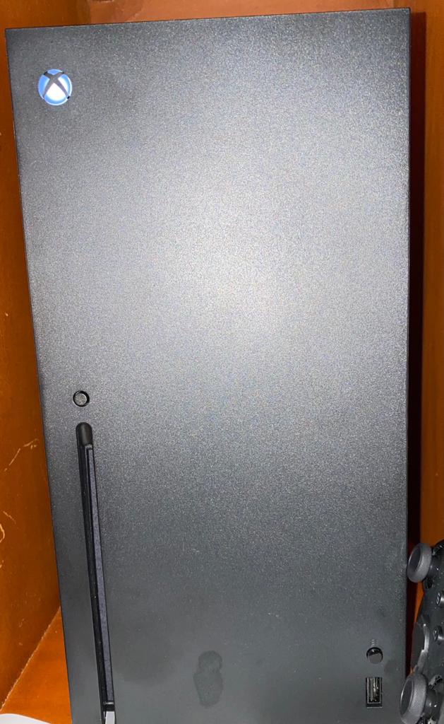 Xbox Series X - Gaming Console - 1TB SSD - Includes Wireless Controller - 4K Gaming - 120FPS - Carbon Black customer photo 2