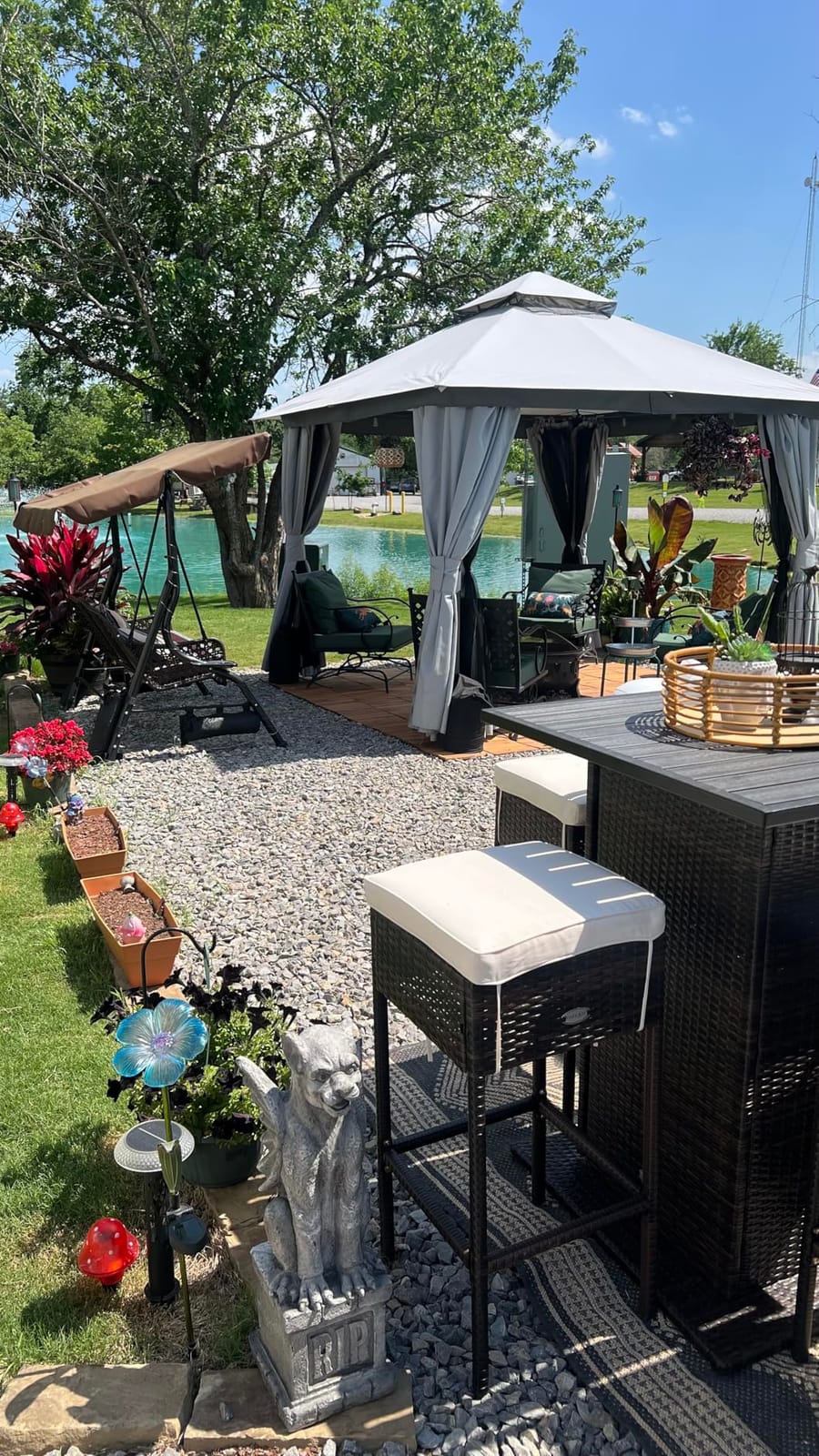 Tangkula Patio Bar Set, 3 Piece Outdoor Rattan Wicker Bar Set with 2 Cushions Stools & Glass Top Table, Outdoor Furniture Set for Patios Backyards Porches Gardens Poolside (Red) customer photo 1