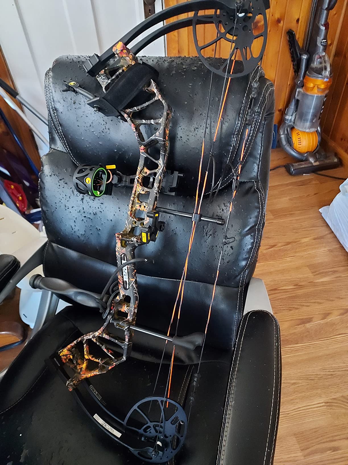 Bear Archery Legit Ready to Hunt Compound Bow Package for Adults & Youth, 14”- 30” Draw Length, 10-70 Lbs Draw Weight, Up to 315 FPS, Made in USA, Limited Life-Time Warranty customer photo 2