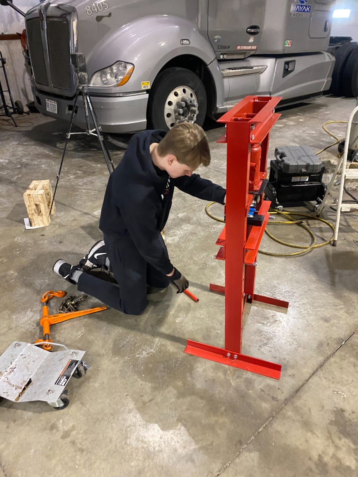 Goplus 12 Ton Hydraulic Shop Floor Press, Steel H-Frame Shop Press with Steel Plates Adjustable Working Table, Floor Stand Jack for Gears and Bearings customer photo 1