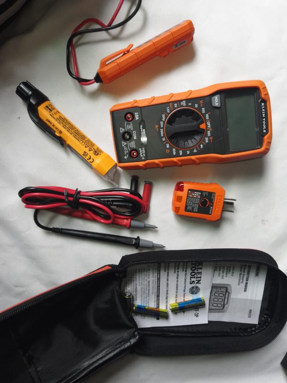 Klein Tools MM320KIT Digital Multimeter Electrical Test Kit, Non-Contact Voltage Tester, Receptacle Tester, Carrying Case and Batteries customer photo 2