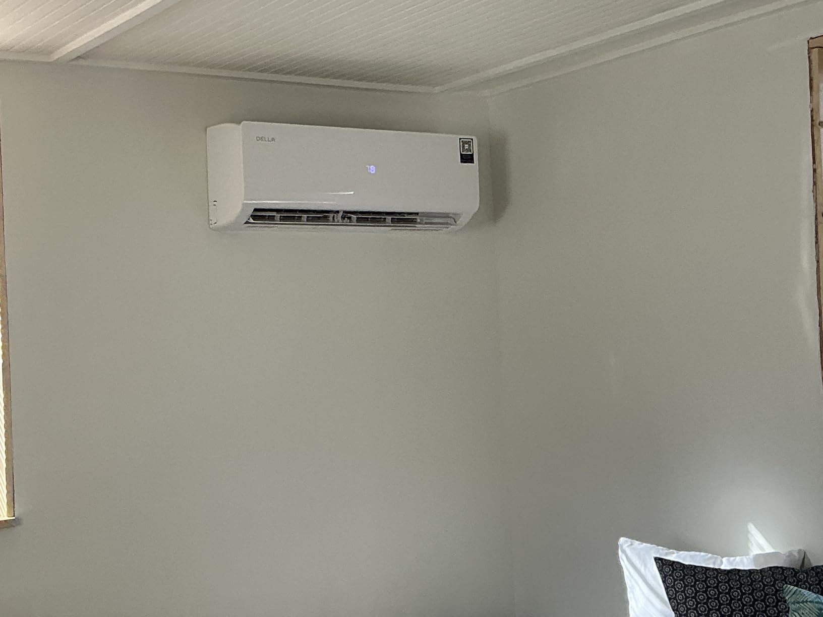 DELLA Vario Series 12000 BTU Mini Split Air Conditioner Work with Alexa with 1 Ton Pre-Charged Heat Pump Ductless Inverter System, 23 SEER2, Cools Up to 550 Sq. Ft,16.4ft Installation Kit Included customer photo 2