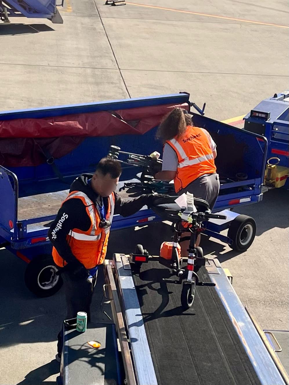 SuperHandy Passport Mobility Scooter for Adults- Foldable, 3 Wheel, Airline Travel Friendly - 13 Mile Range, Includes 2 Removable 44.4V Lithium-ion Batteries & Charger (275 Lbs) | 3-wheel Passport scooter with 13-mile range and two removable 44.4V batteries customer photo 1