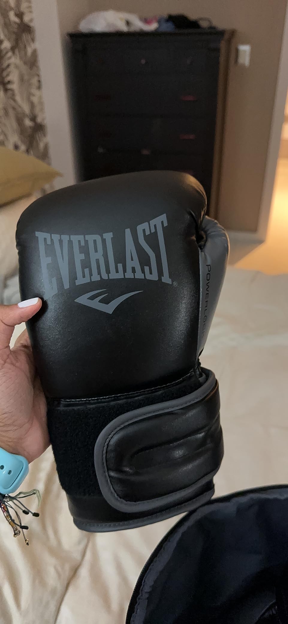Everlast Powerlock 2 Hook & Loop Boxing Gloves | Fight Training Gloves | Hook and Loop with Durable Hand & Wrist Support | Heavy Bag & Fitness Training customer photo 2