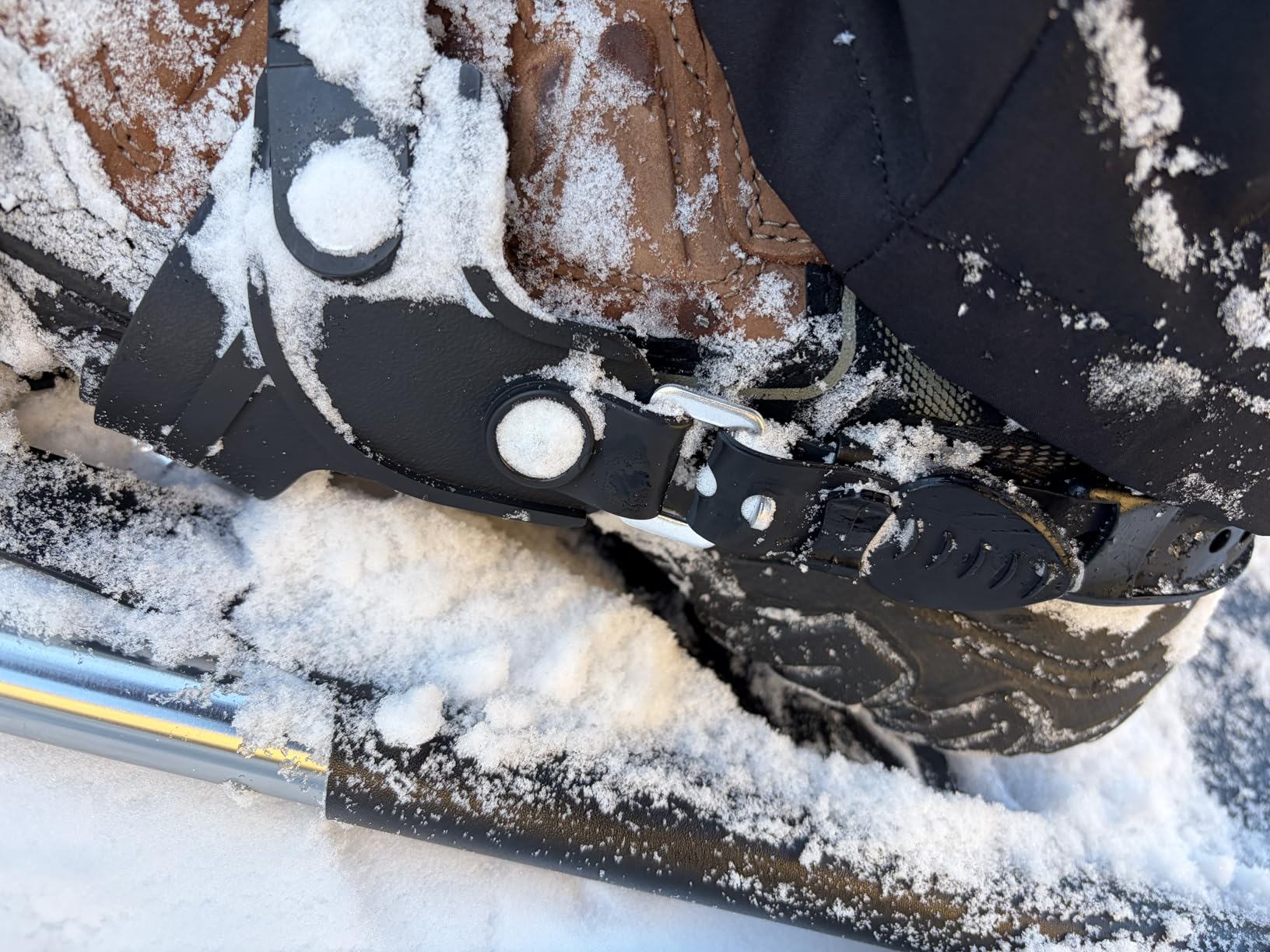 Snowshoes,Lightweight Aluminum Frame,13-Point Heavy Duty Crampons,UV Shoe Decking, and Ratchet System for Secure Fit Complete with Carry Bag for Convenient Storage and Travel customer photo 1