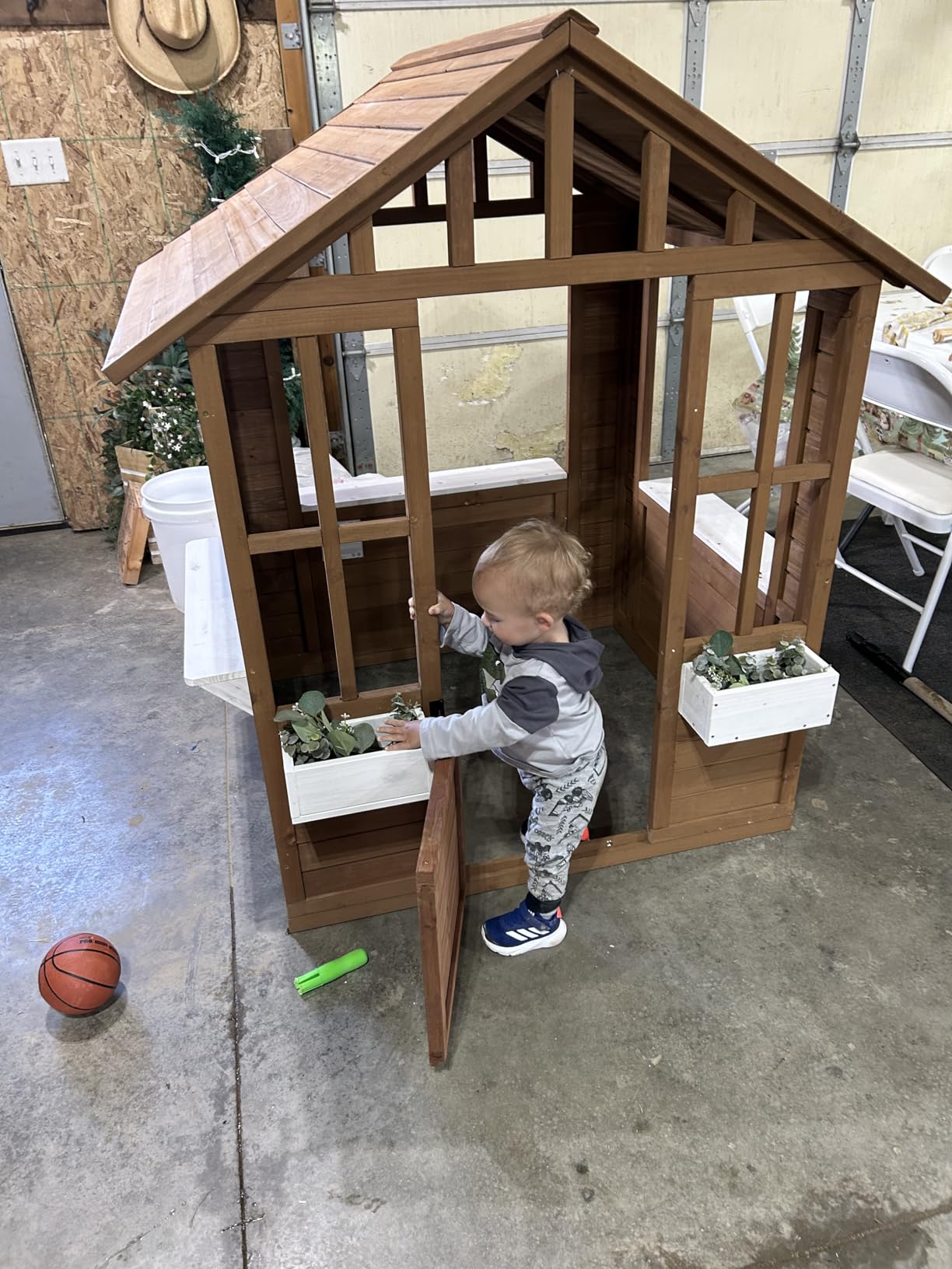 Outsunny Outdoor Playhouse Wooden Kids Playhouse with Working Door Brown customer photo 1