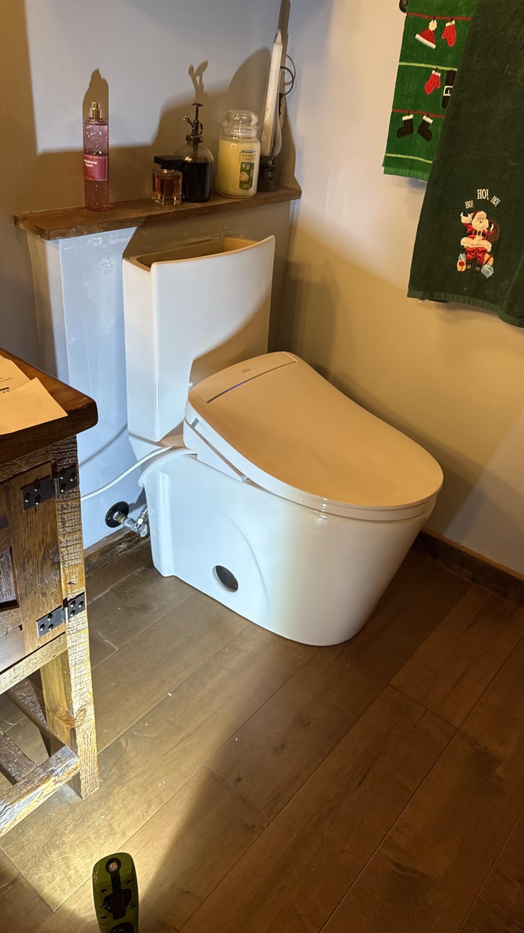 St. Tropez One Piece Modern Elongated Toilet with Dual Vortex™ Flush, Black Hardware customer photo 1