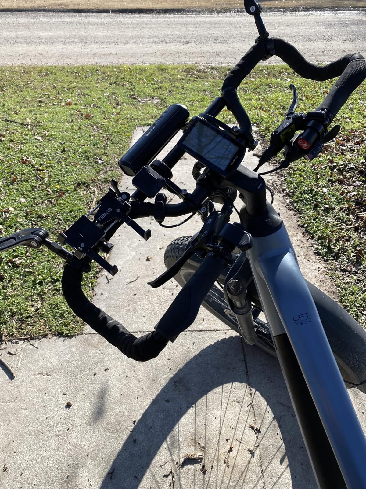 Tiakia Bike Phone Mount Holder, 360° Rotation for 4.5-7 Inch Handlebar customer photo 1