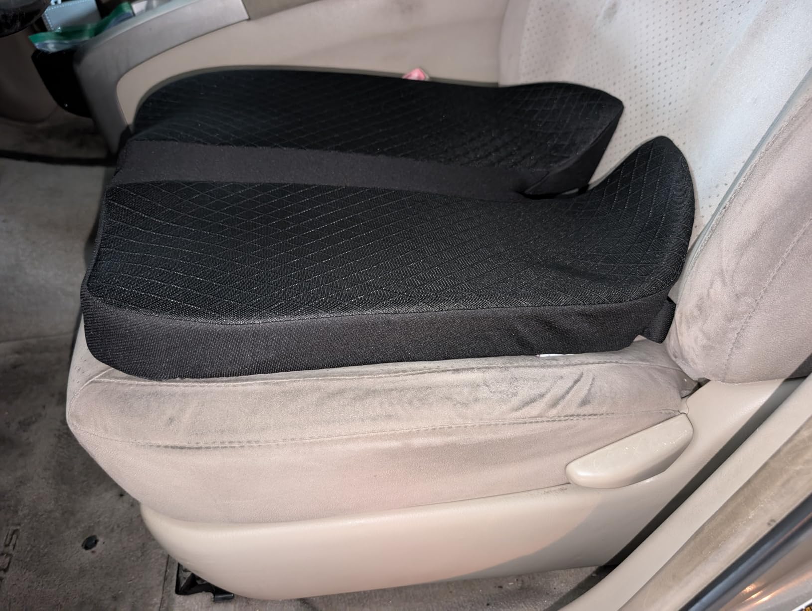 anzhixiu Elevated Car Seat Cushion for Improved View- Black customer photo 1