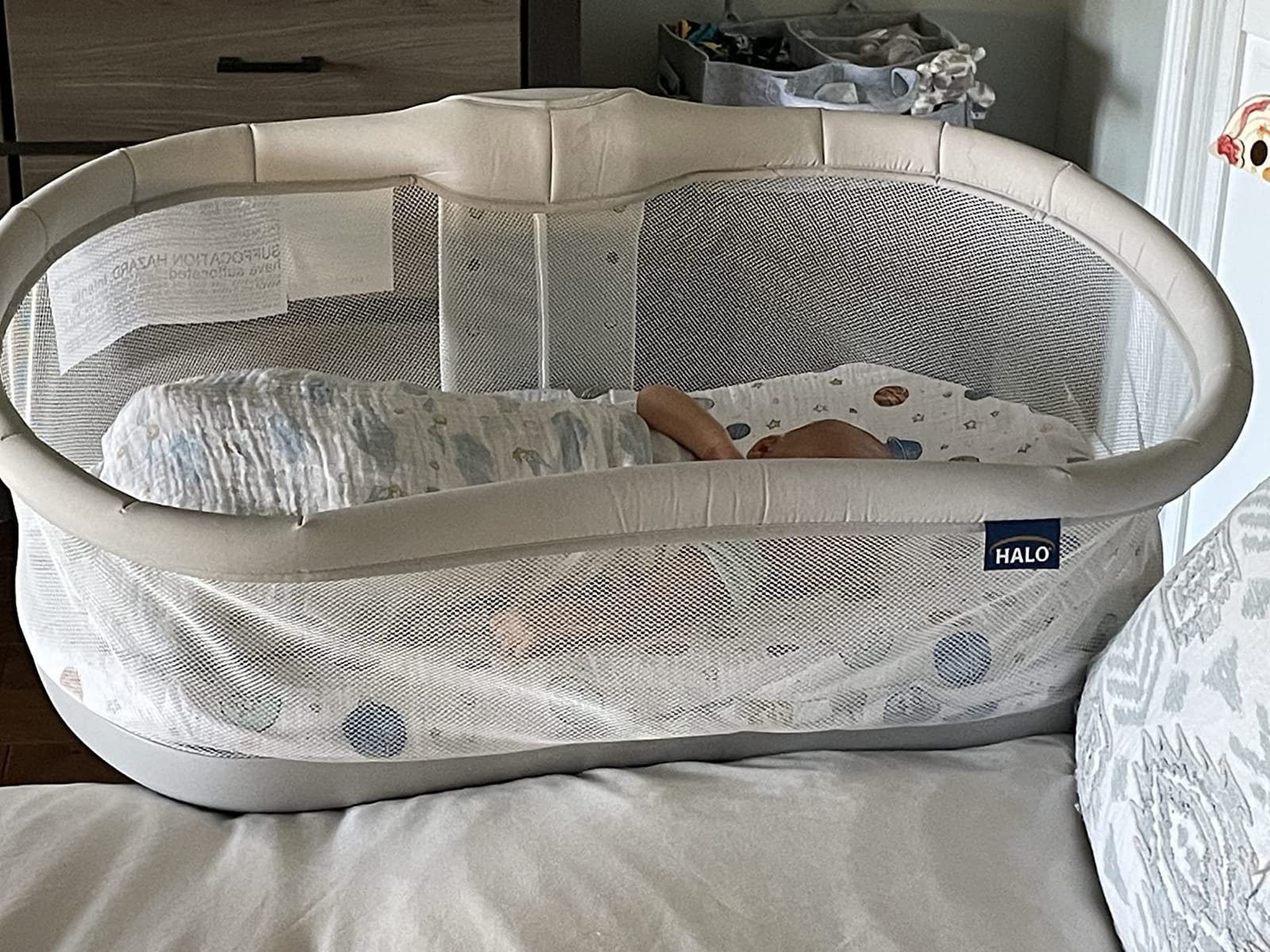 HALO BassiNest Swivel Sleeper 3.0 – Over-Bed Baby Bassinet with 360 Rotation, Adjustable Height, Breathable Mesh, Safe Close Sleeping, Lowering Wall for Easy Access, Feeding & C-Section Recovery customer photo 2