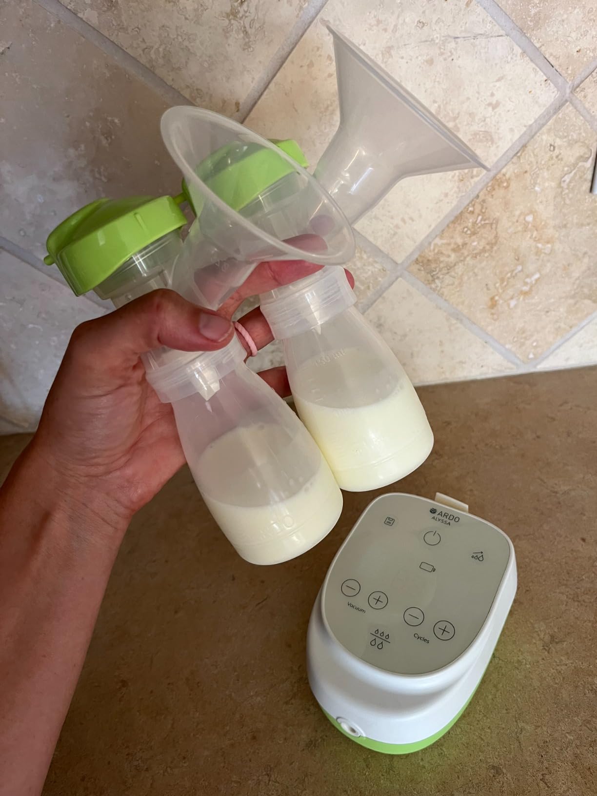 Ardo Alyssa Hospital-Grade Breast Pump for Home, Swiss Made, Rechargeable – Medical Grade Breast Pump with Memory Function, Built in Power Pumping, MyArdo App – Mimics Baby's Natural Feeding Patterns customer photo 1