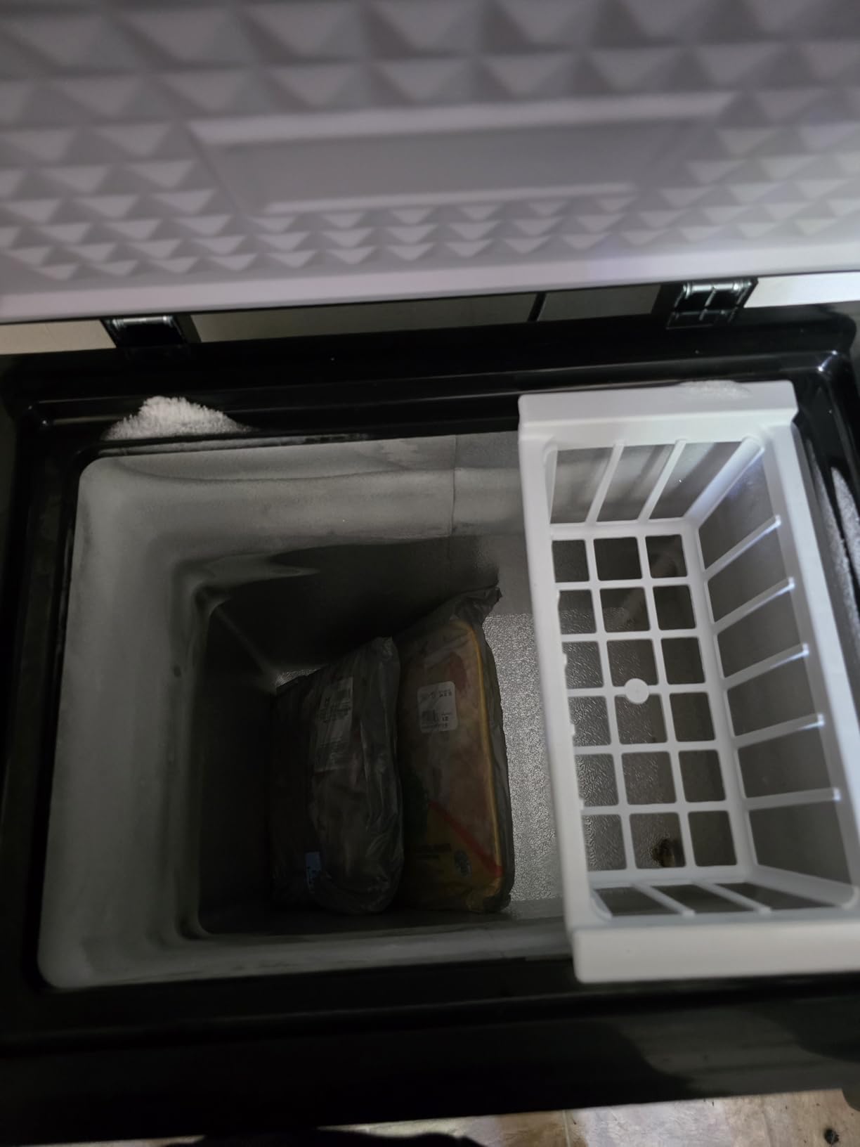 WANAI Chest Freezer 3.5 Cu.Ft Small Deep Freezer Top Door for Garage Black customer photo 2