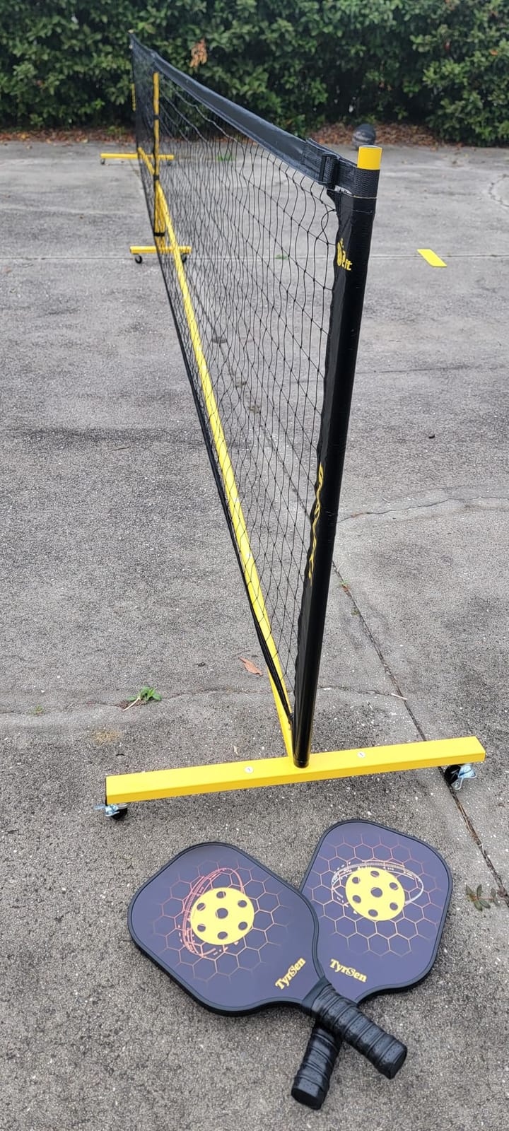 Pickleball Net Set, Pickleball Net on Wheels for Driveway Backyard, 22FT Regular Size, 4 Pickleball Paddles & 6 Balls, 12 Court Markers, 1 Carry Bag, Pickleball Set for Indoor Outdoor Play customer photo 1