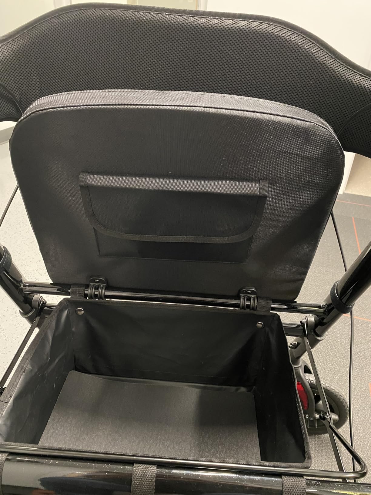 Rollator Walker with Seat,450Lb Rolling Walker, Extra-Wide Heavy-Duty Rollator Walker with Seat and Brakes for Seniors and Adults Bariatric with Large Aluminum (Champagne) customer photo 1