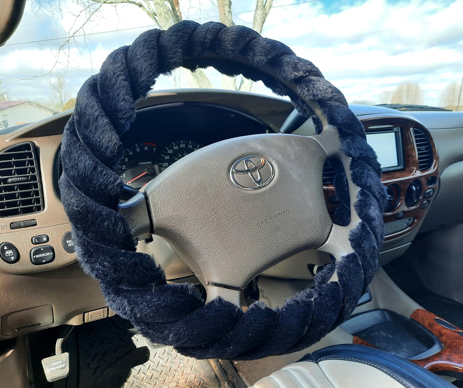 HighnessHwoo Luxury Fluffy Winter Car Steering Wheel Cover for Women Soft Warm Plush Cute Auto Accessories for Vehicle, Sedan, Universal, Fuzzy, Anti Slip, Green, Standard Size, 14.75-15.15
