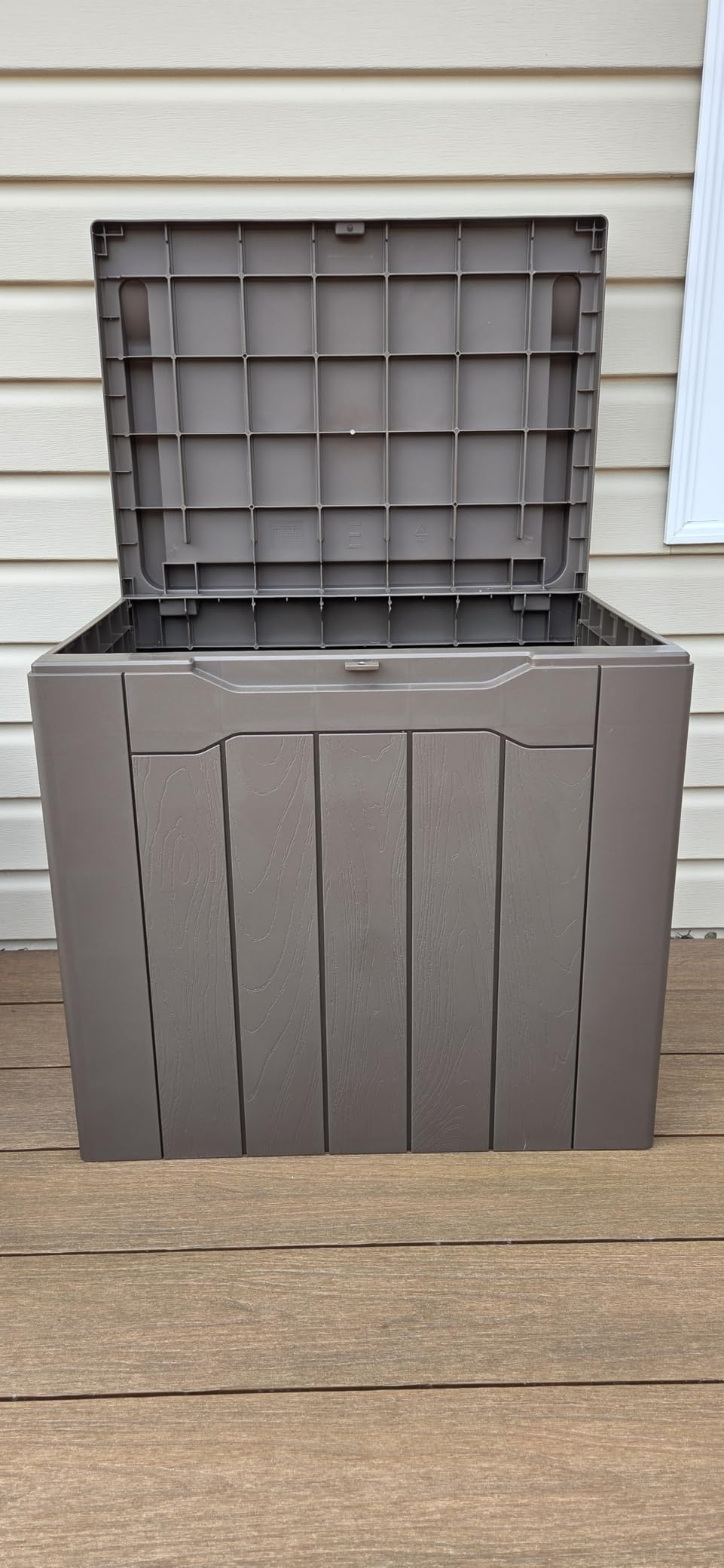 Greesum Outdoor Storage Box 31 Gallon Storage Box with Lid for Patio Furniture, Garden Tools, Pool Supplies, Waterproof and UV Resistant, Lockable, Dark Black customer photo 1