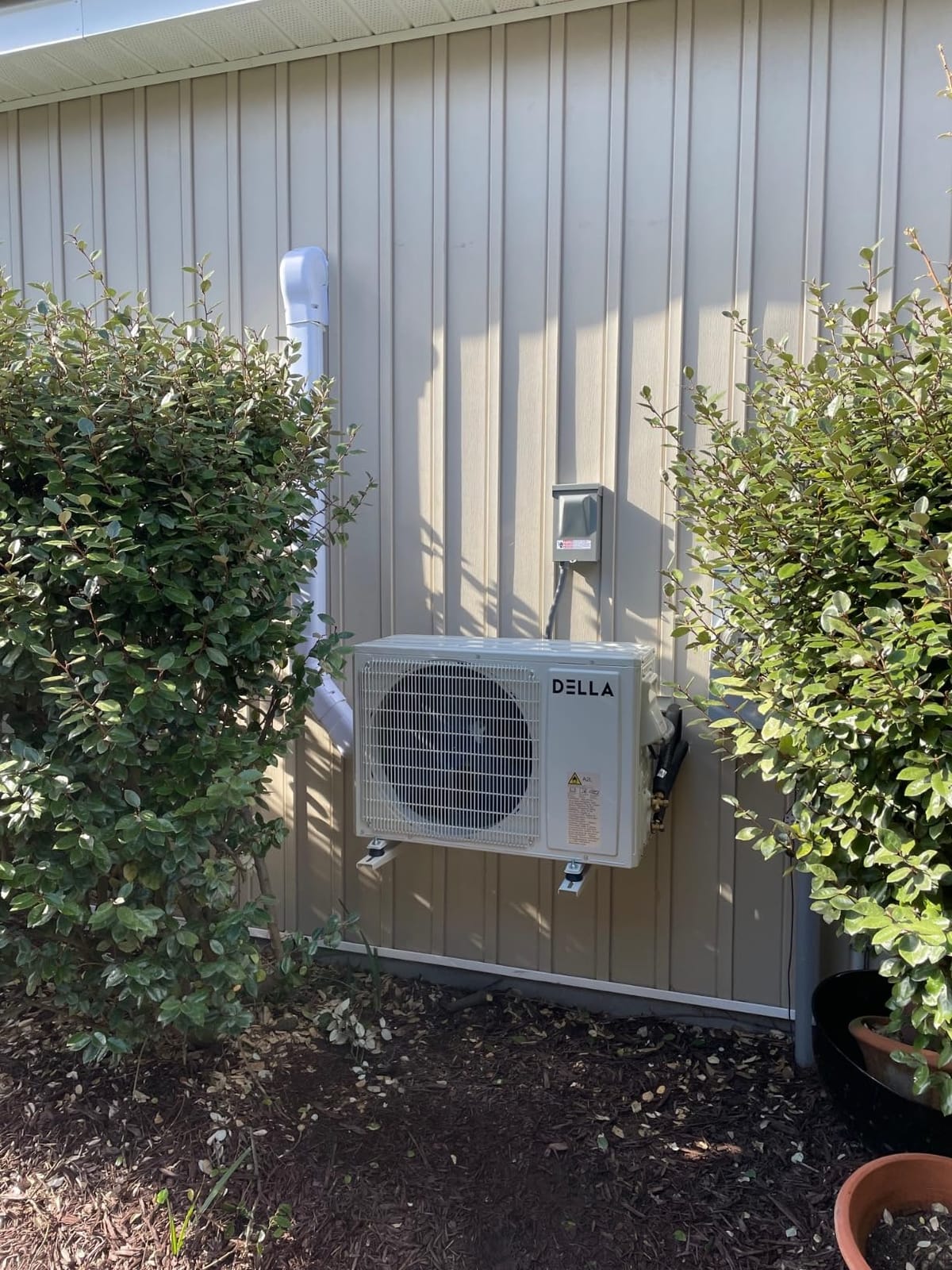 DELLA Motto Series 18000 BTU 19 SEER2 230V Mini Split AC, Cools Up to 1000 Sq.Ft, Works with Alexa and Wifi, Ductless Inverter System Air Conditioner, Pre-Charged Heat Pump and 16.4ft Kits customer photo 1