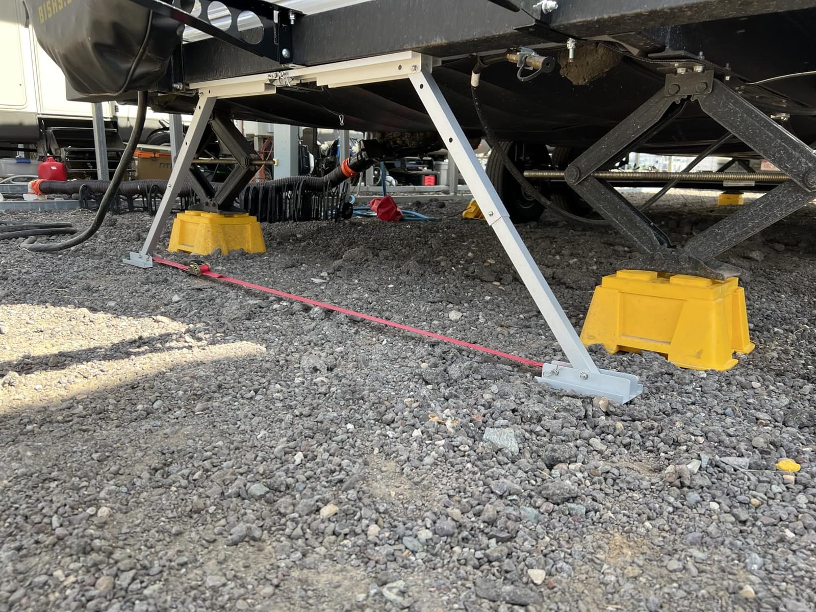 Beech Lane Universal RV Stabilizer, Reduces RV Wobble, Compact Foldable Design for Easy Storage, Adjustable Height of 12