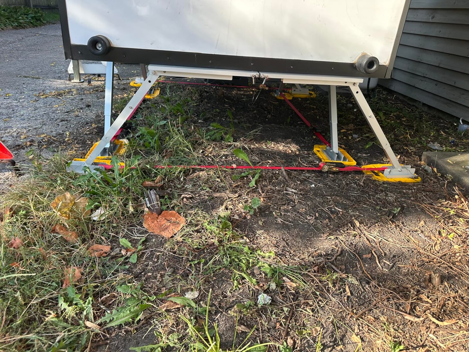 Beech Lane Universal RV Stabilizer, Reduces RV Wobble, Compact Foldable Design for Easy Storage, Adjustable Height of 12