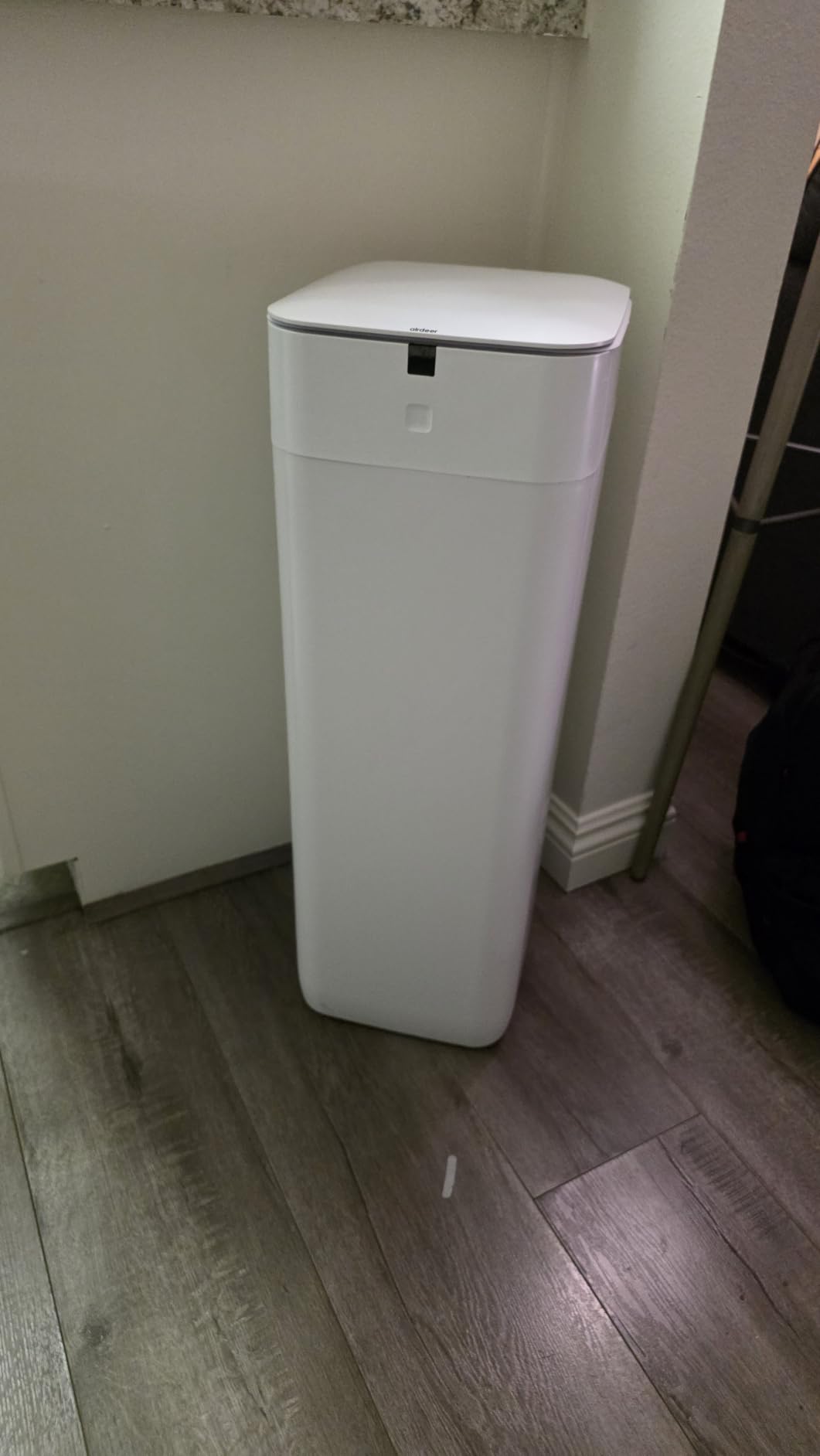 Airdeer Automatic Trash Can, 4 Gallon Self Sealing and Self-Changing Smart Trash Can, Motion Sensor, Touchless Garbage can with lid for Kitchen Bathroom Bedroom Office, 6 Refill Rings(A1, White) customer photo 1