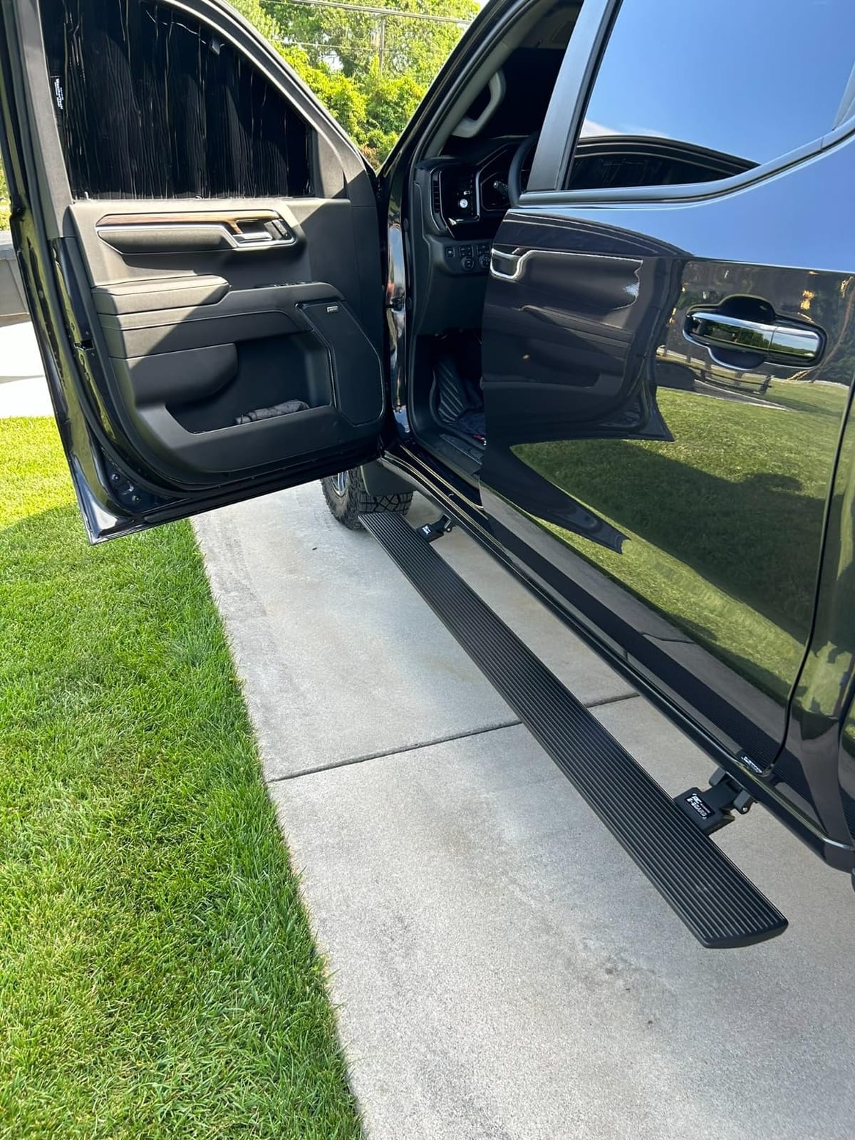 Rough Country Power Running Boards for Chevy Silverado & GMC Sierra 1500/2500HD/3500HD (2019-2026) Crew Cab - Dual-Motor Electric Retractable Side Steps with LED Truck Step Lights customer photo 2