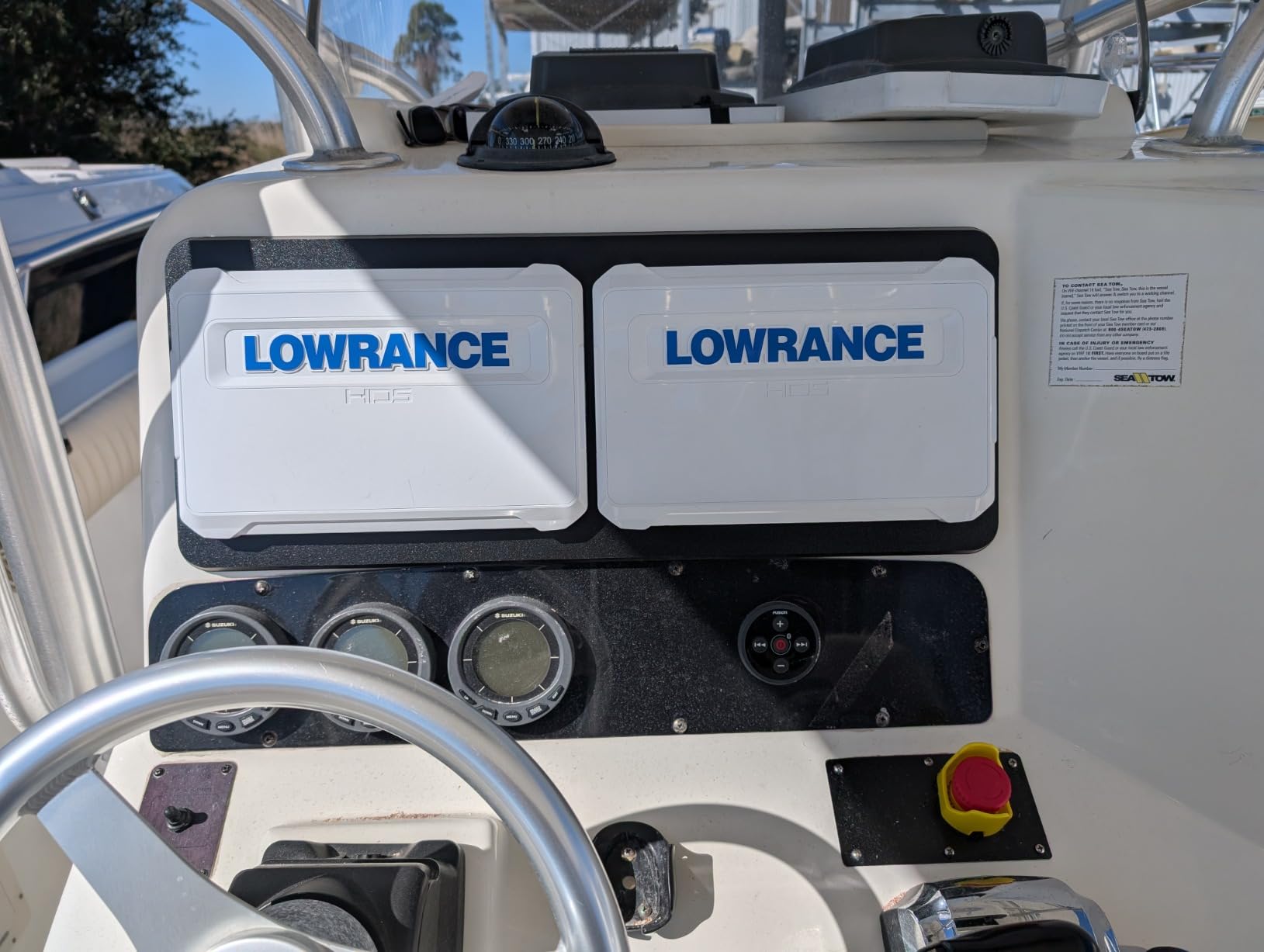 Lowrance HDS PRO Fish Finder/Chartplotter with C-MAP, 9 to 16-inch Options customer photo 2