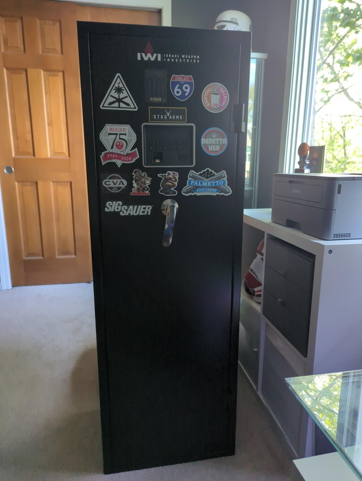 EMAXEE 8-15 Biometric Gun Safe Rifle, Large Gun Safes for Home Rifle and Pistols with Upgraded Panel and LED Light, Quick Access Fingerprint Gun Cabinet with Removable Shelf (No Assembly Required) customer photo 1