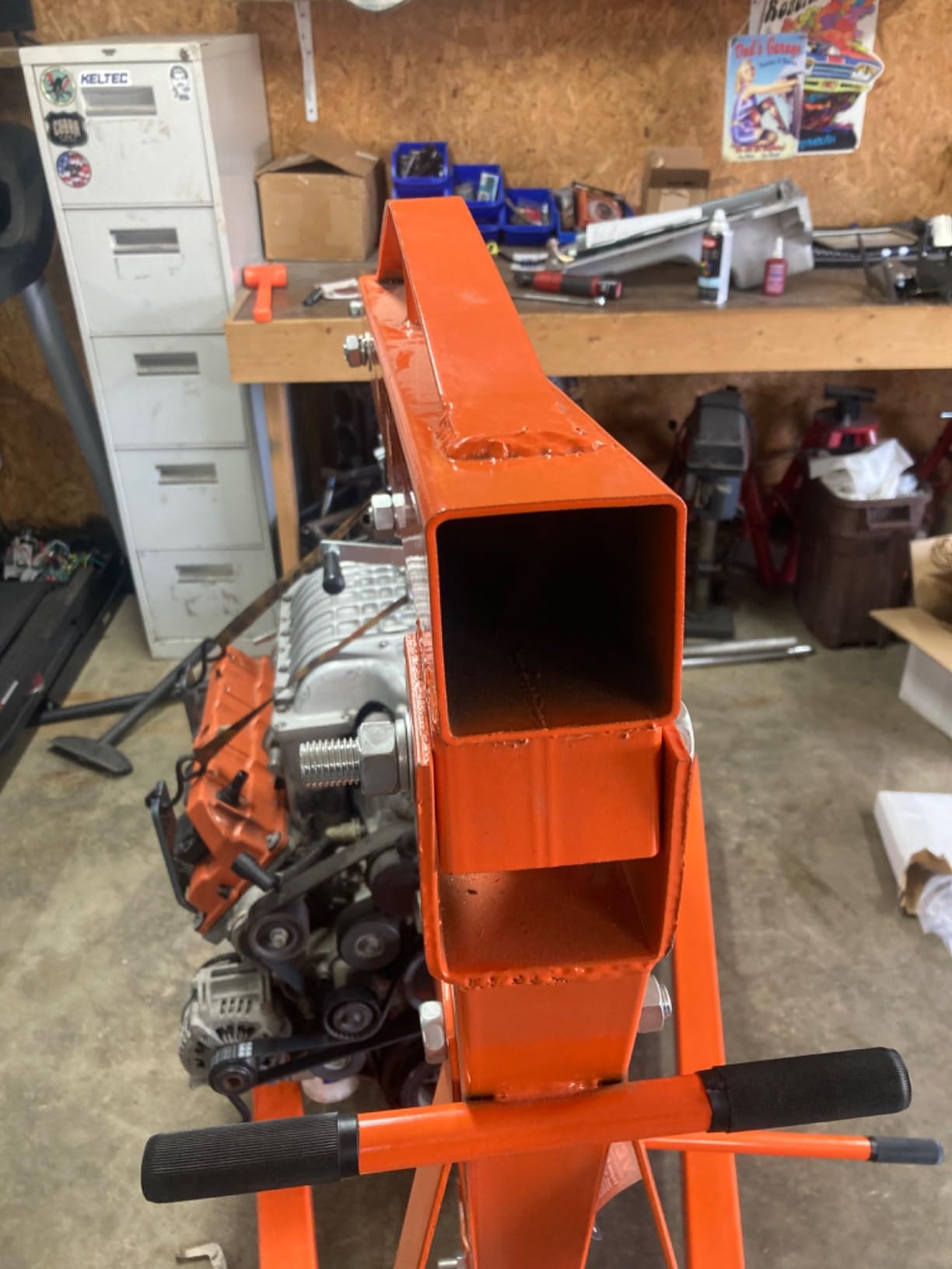 VEVOR Hydraulic Engine Hoist with Lever, 2 Ton/4400 LBS Heavy-Duty Cherry Picker Shop Crane, Foldable Engine Crane and Engine Hoist Leveler for Auto Repair, Motors, Weights Lifting, Loading customer photo 1