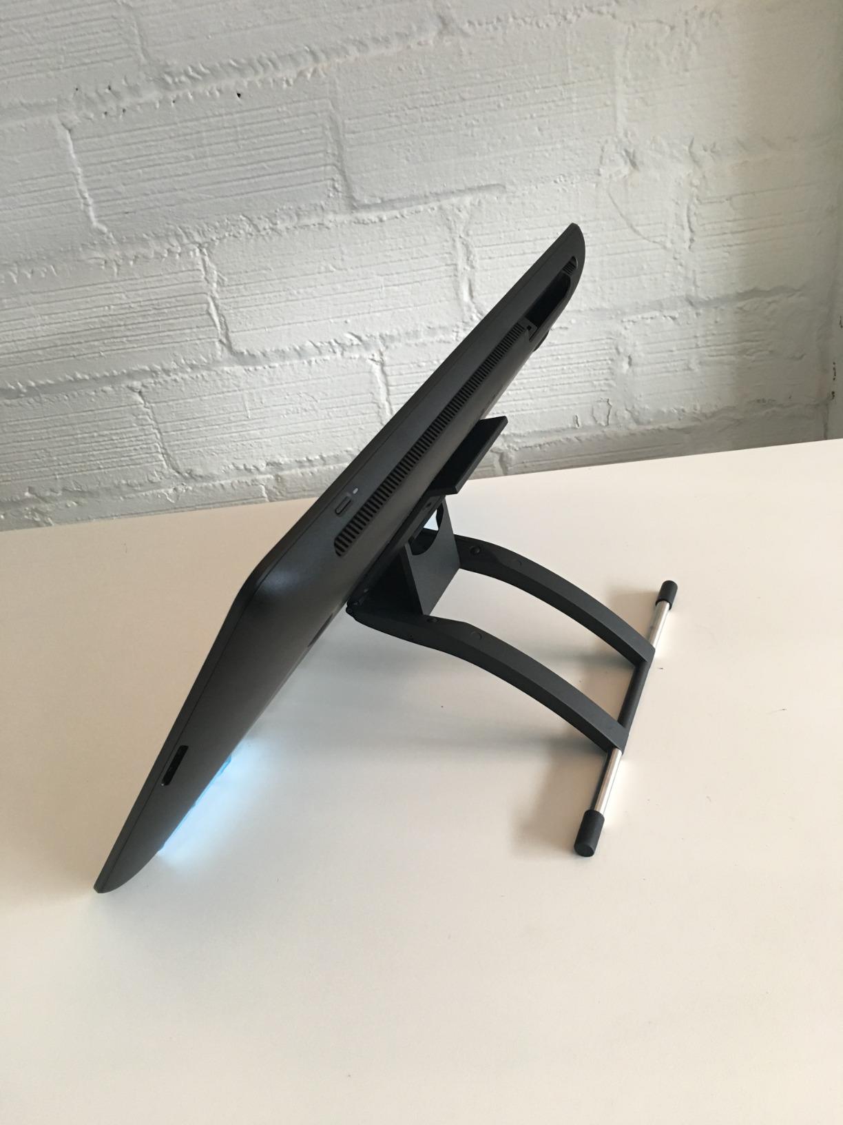 Wacom Cintiq 16, Drawing Tablet with QHD Screen & Pro Pen 3 | Advanced pen experience with precise control for serious artists creating illustrations, comics, animations and digital art customer photo 2