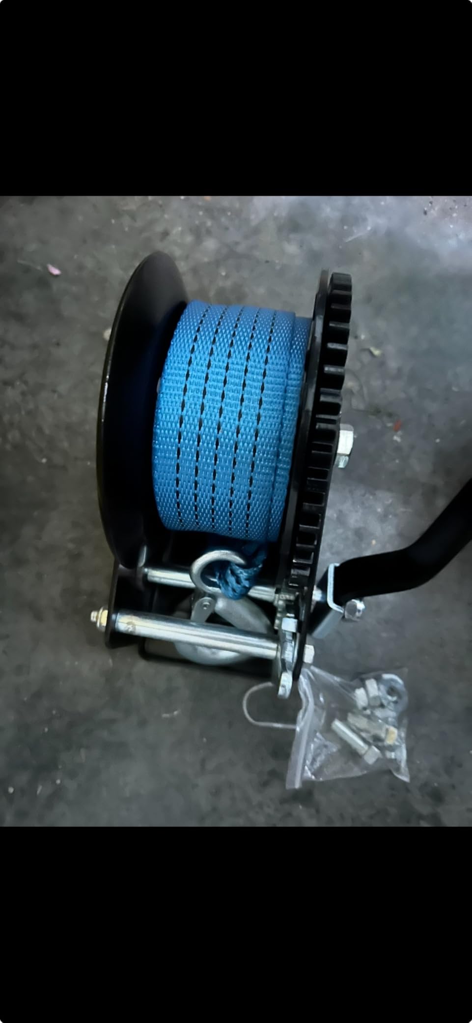 3500lbs Heavy Duty Boat Trailer Winch with 32FT Strap,2-Way Ratchet 4:1/8:1 Gear Trailer Winch,Portable Hand Crank Winch for Boat, Truck, Trailer, RV, ATV, Jet Ski customer photo 2