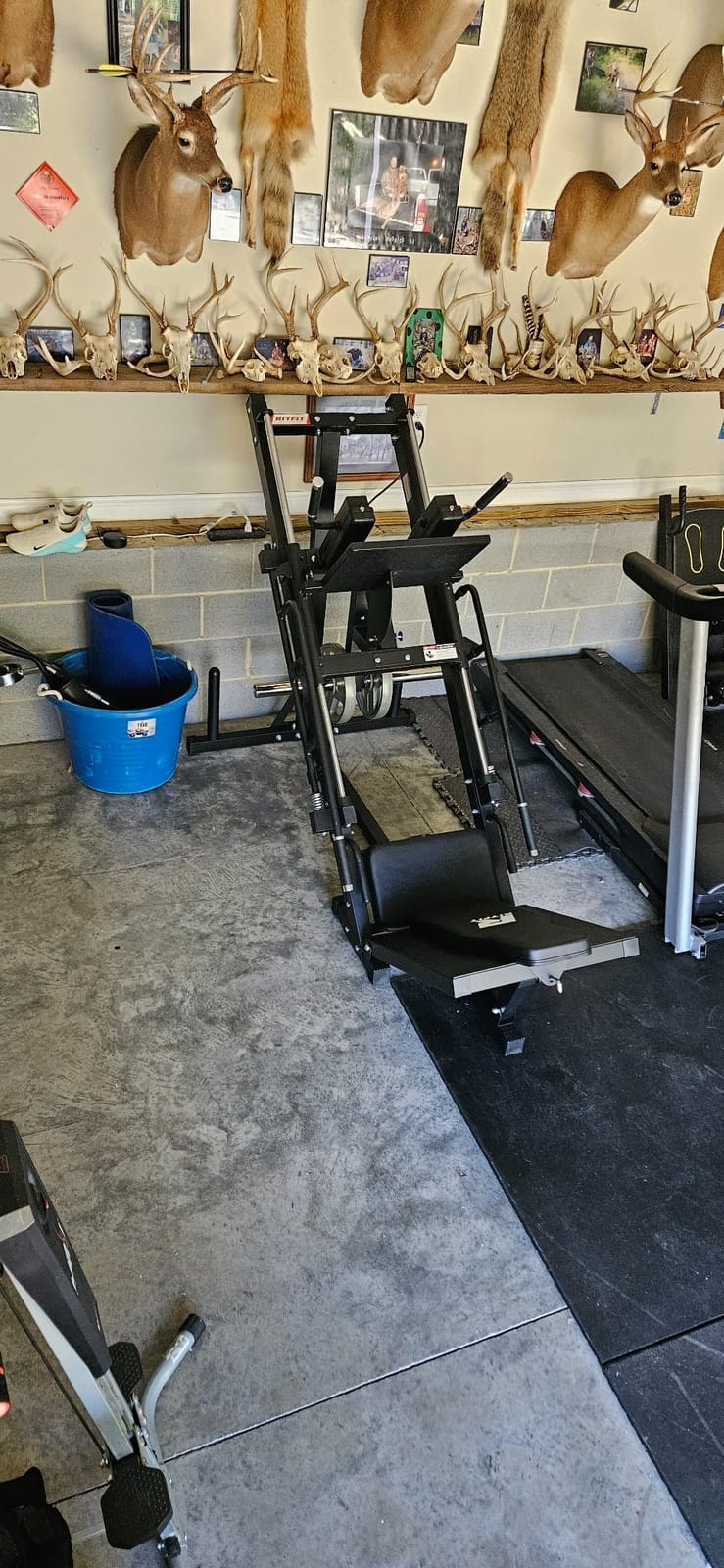 RitFit Leg Press Hack Squat Machine with Linear Bearing, 1200LB Capacity customer photo 2