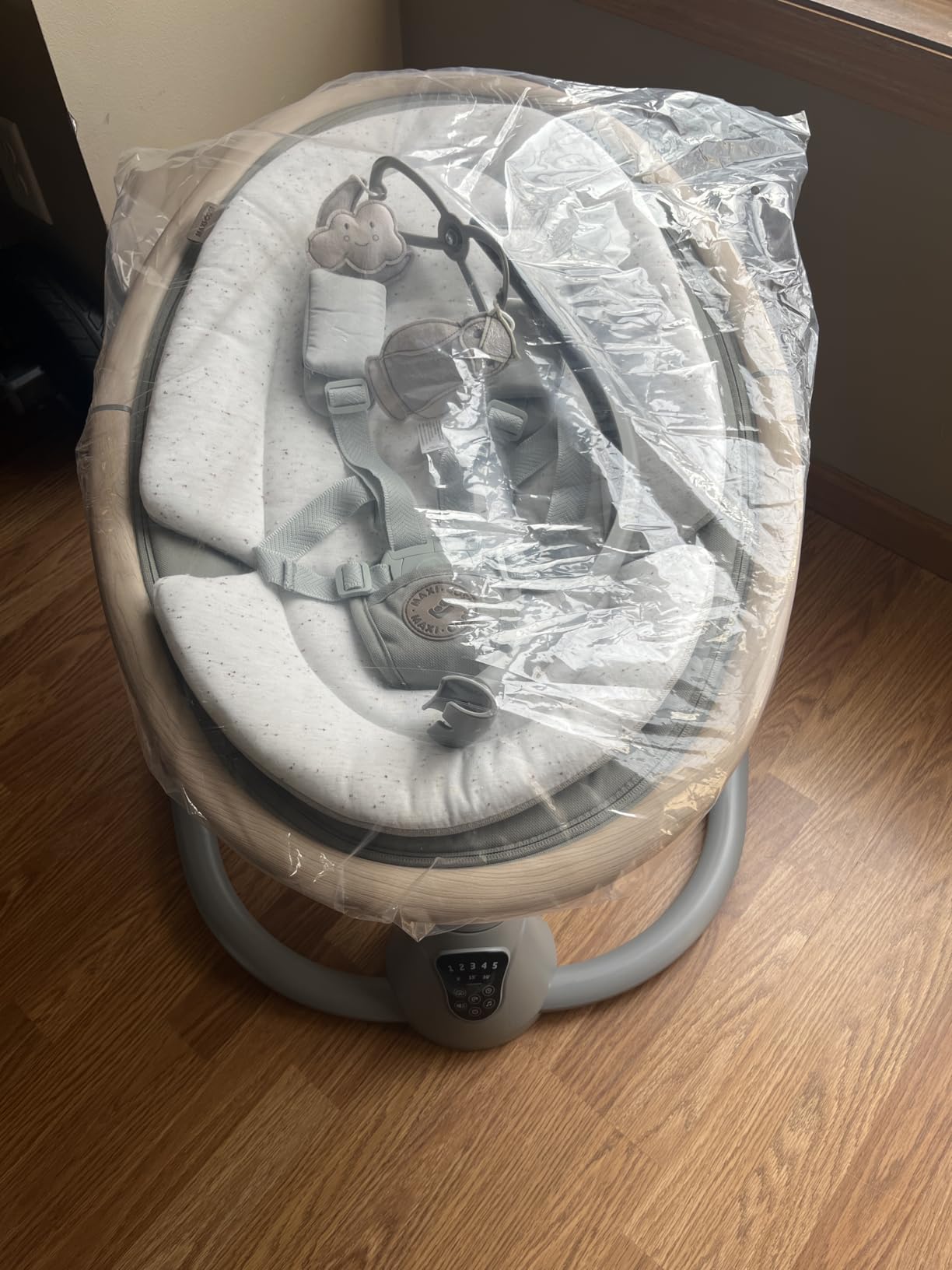 Maxi-Cosi Cassia Smart Baby Swing for Infants, Portable, Foldable Infant Swing with Music, 360 Rotation, 5 Speeds, 12 Melodies, EcoCare Fabric, Auto Motion Sensor, 2 Reclines, Classic Oat customer photo 1