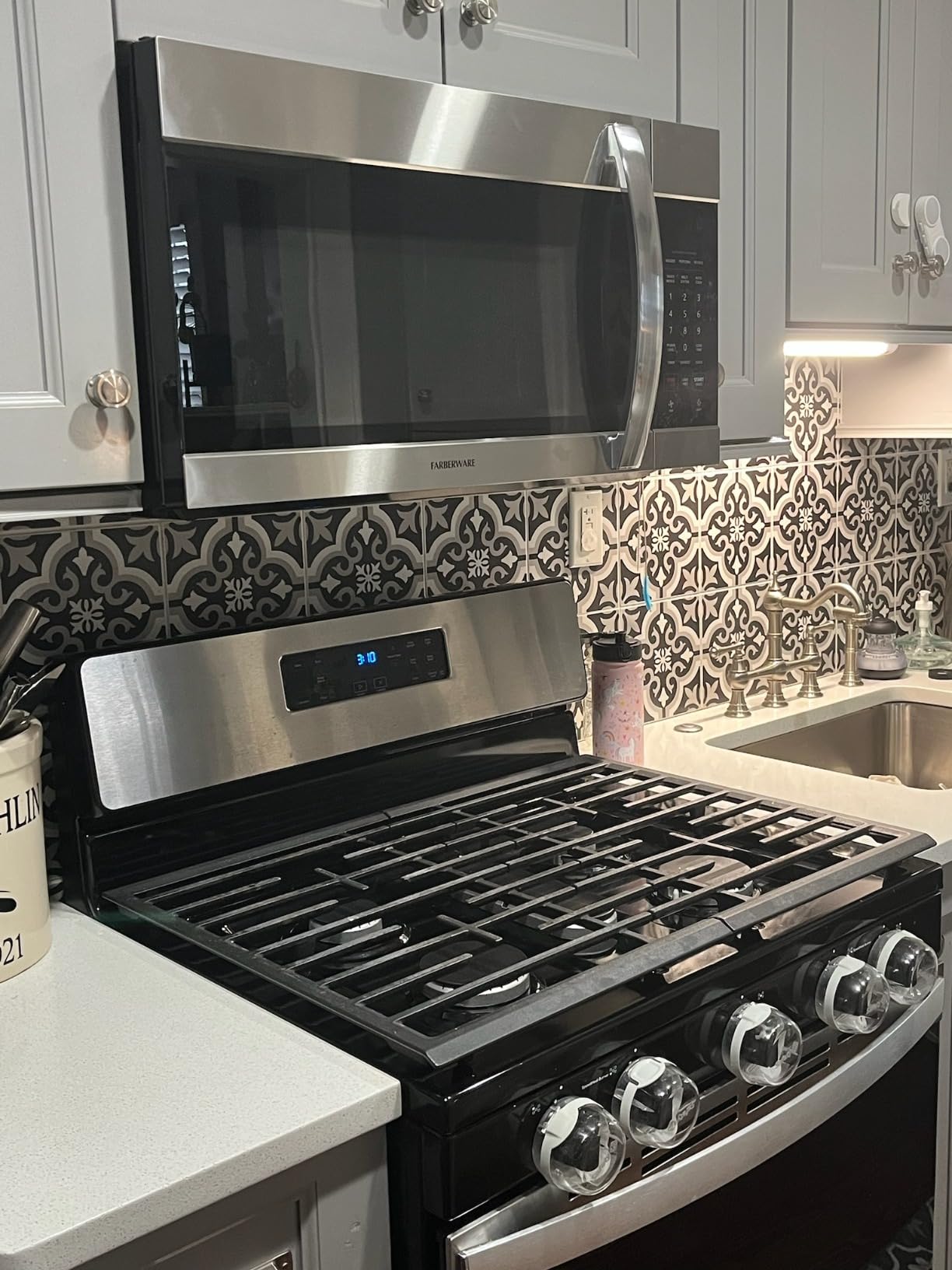 Farberware 1.7 Cu. Ft. Over-the-Range Microwave Oven – 1000 Watts Power, Auto Cook Settings, Defrost, Easy Clean and Child Safety Lock - Stainless customer photo 2