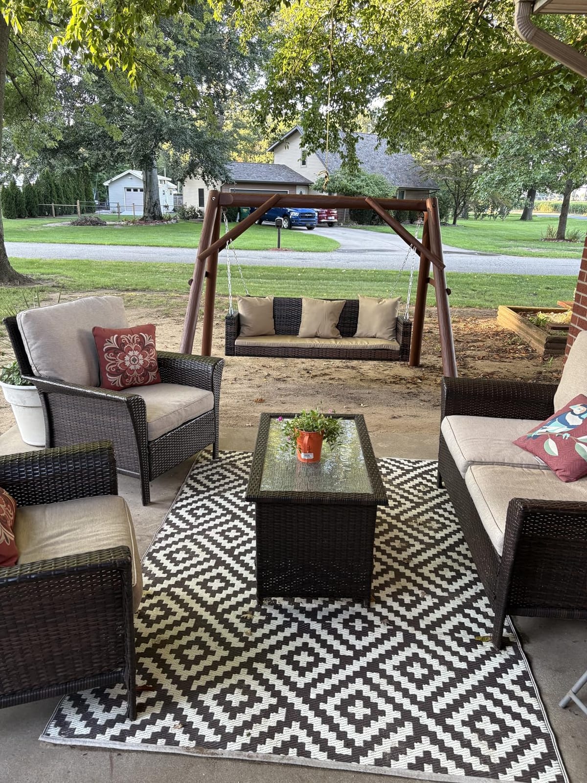 VINGLI 2FT Wicker Swing for Adults, 440LB Single Person Porch Swing, Black customer photo 1