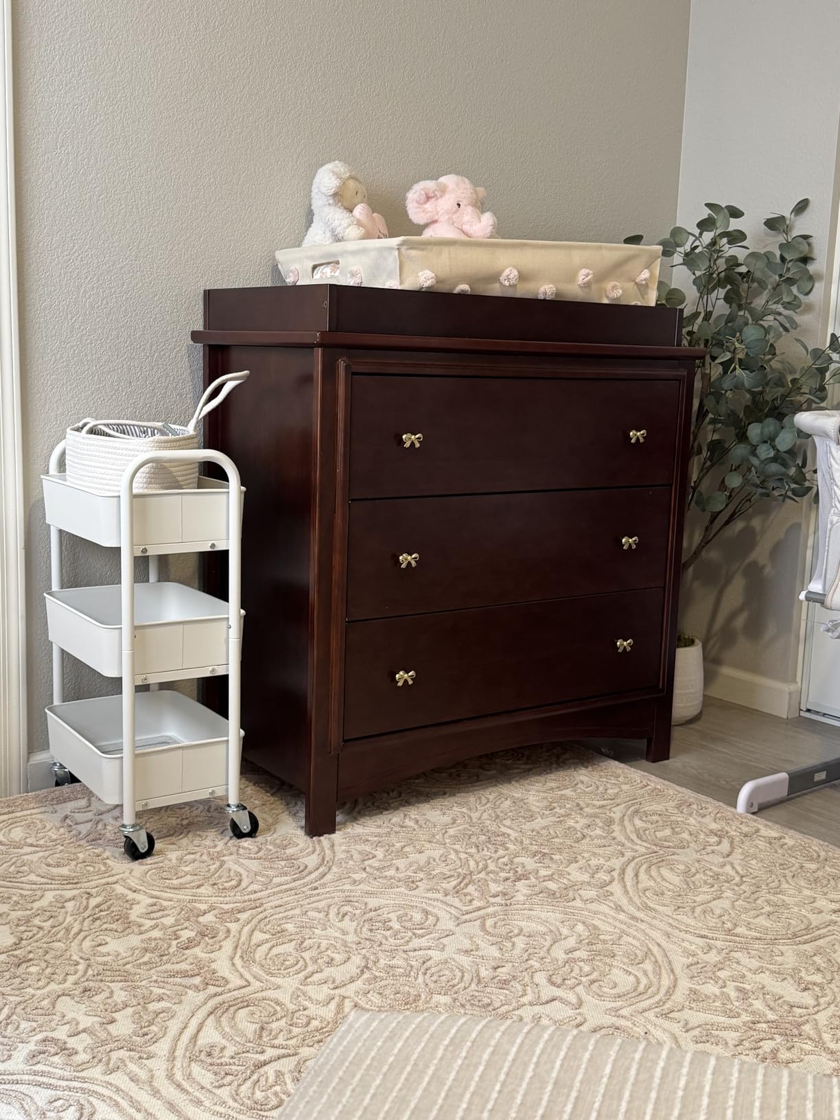 Delta Children Perry 3 Drawer Dresser with Changing Top and Interlocking Drawers, Bianca White customer photo 1