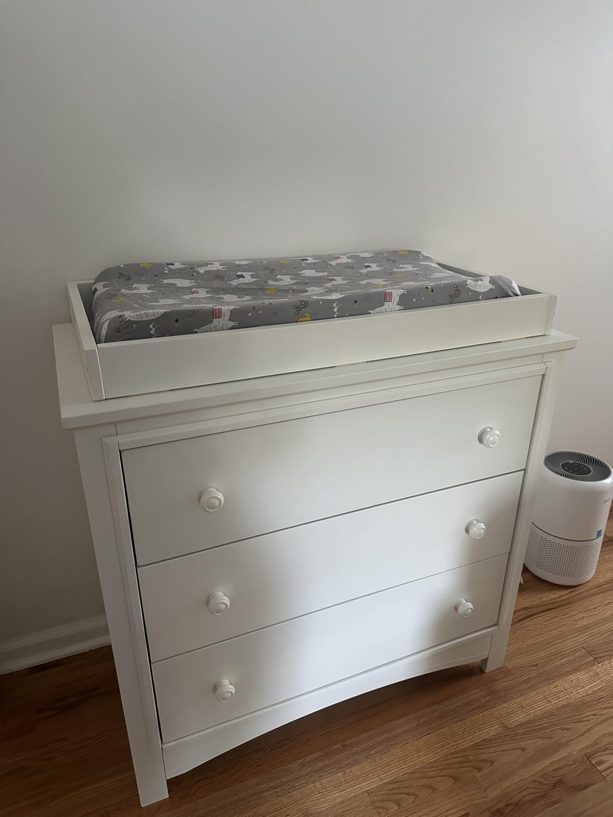 Delta Children Perry 3 Drawer Dresser with Changing Top and Interlocking Drawers, Bianca White customer photo 2