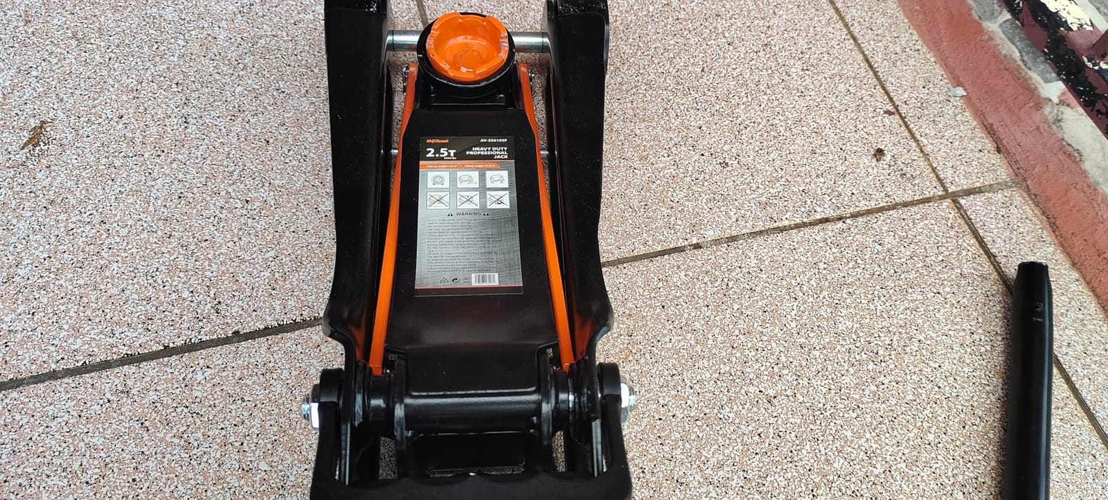 AV Steel Low Profile Floor Jack 2.5 Ton (5000 lbs), Lift Range 3.4