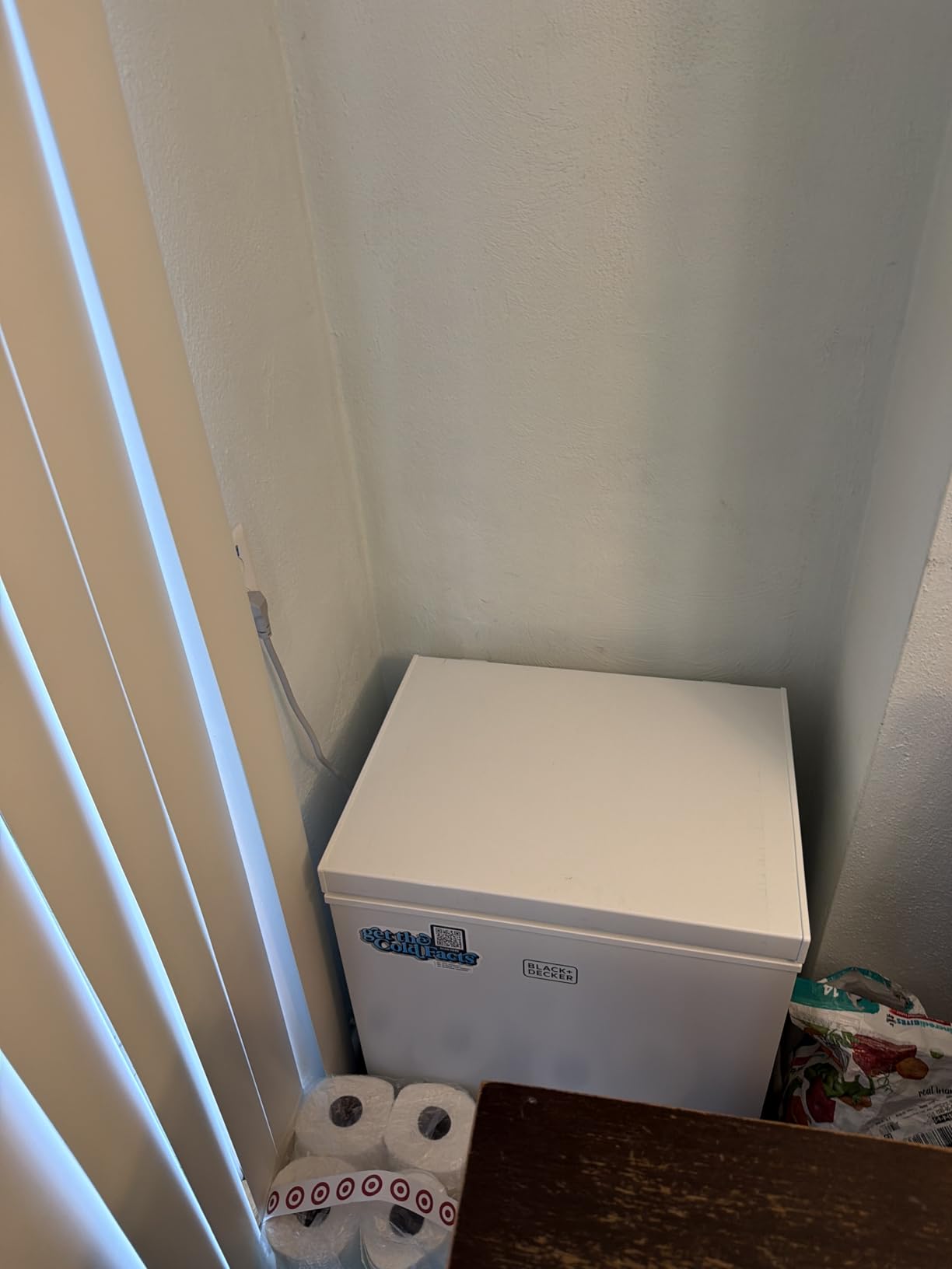 BLACK+DECKER 10 Cu. Ft. Chest Freezer, R600a Refrigerant, BCF1000E, White customer photo 2