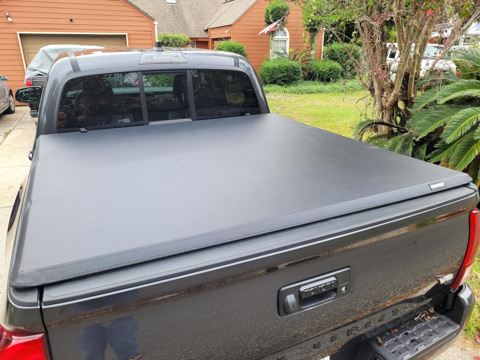 OEDRO Soft Trifold Truck Bed Tonneau Cover Fit for 2024-2026 Tacoma 5ft customer photo 2